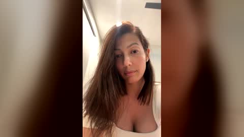 Jessica Gomez online show from 05/10/26, 01:33