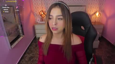 Snapshot of jessi_jones1 chatting on 10/15/25, 02:33 J E S S I online show from 10/15/25, 02:33