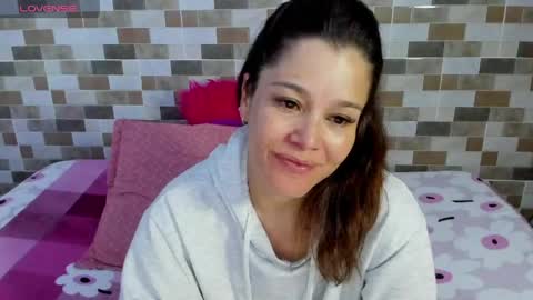Snapshot of jessica_robertss chatting on 06/04/26, 09:43 jessimodel independient online show from 06/04/26, 09:43