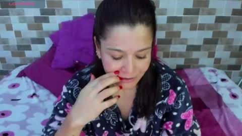 Snapshot of jessica_robertss chatting on 06/22/26, 03:25 jessimodel independient online show from 06/22/26, 03:25