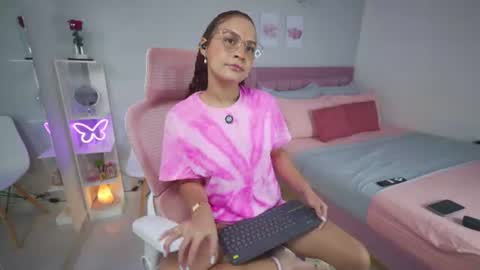 Snapshot of jessica_tom_ chatting on 06/29/26, 05:13 Jessica online show from 06/29/26, 05:13