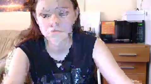 Snapshot of jessicaholland1 chatting on 06/17/26, 06:05 jessicaholland1 online show from 06/17/26, 06:05