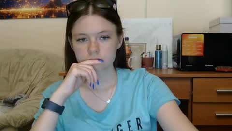 Snapshot of jessicaholland1 chatting on 06/20/26, 06:44 jessicaholland1 online show from 06/20/26, 06:44
