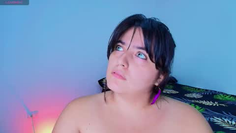 Snapshot of jessicared18 chatting on 11/17/25, 04:24 jessicared18 online show from 11/17/25, 04:24