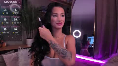 Snapshot of jessicaverse chatting on 11/17/25, 04:40 Jess online show from 11/17/25, 04:40