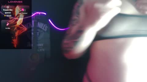 Snapshot of jessie_wild chatting on 10/05/25, 02:43 jessie_wild online show from 10/05/25, 02:43