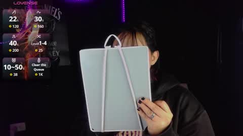 Snapshot of jessie_wild chatting on 10/19/25, 05:30 jessie_wild online show from 10/19/25, 05:30