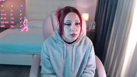 Snapshot of jessie_williams_01 chatting on 12/19/24, 11:57 Your Sweet Angel online show from 12/19/24, 11:57