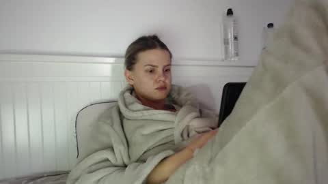 jessieryan online show from 10/22/25, 04:35