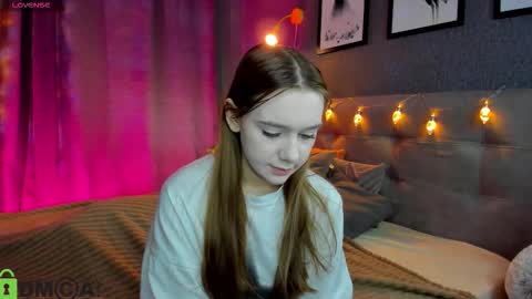 Snapshot of jessiexxiv chatting on 12/18/25, 09:15 Jessie online show from 12/18/25, 09:15