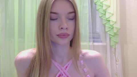 Snapshot of jessika__peach chatting on 09/25/25, 10:02 Marina online show from 09/25/25, 10:02