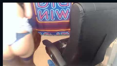 Snapshot of jessikaalba chatting on 01/09/25, 10:20 Victoria online show from 01/09/25, 10:20