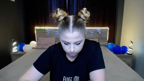 Snapshot of jessikadaniels chatting on 09/23/25, 07:00 Jess online show from 09/23/25, 07:00