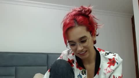Snapshot of jessilop_ chatting on 01/21/25, 06:00 Jessi Lop online show from 01/21/25, 06:00