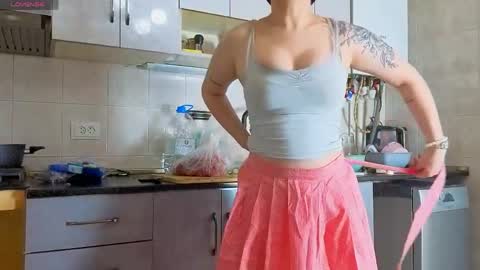 im doing any u want just ask me online show from 06/03/26, 04:56