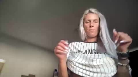 Jessye online show from 09/16/25, 01:45