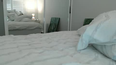 Snapshot of jessyqueen55 chatting on 10/31/25, 11:50 OnlyJessy online show from 10/31/25, 11:50