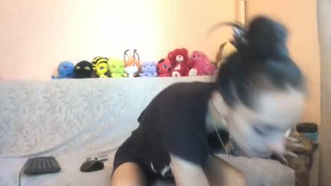 Snapshot of jessystarrr chatting on 10/19/25, 06:58 Jessy online show from 10/19/25, 06:58