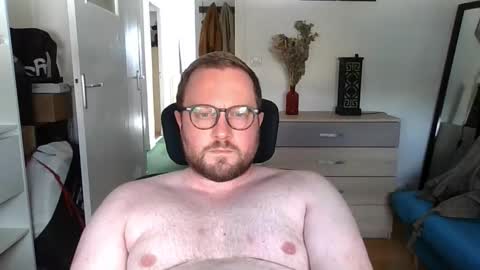 Snapshot of jeuneloup92 chatting on 09/21/25, 12:51 jeuneloup92 online show from 09/21/25, 12:51