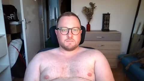 Snapshot of jeuneloup92 chatting on 09/24/25, 06:00 jeuneloup92 online show from 09/24/25, 06:00