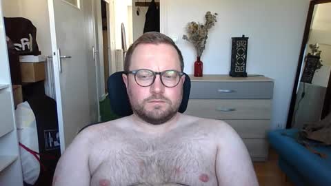 Snapshot of jeuneloup92 chatting on 10/12/25, 09:30 jeuneloup92 online show from 10/12/25, 09:30