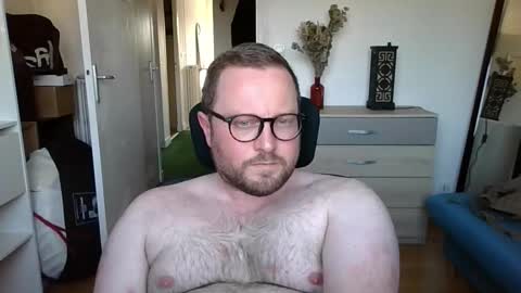 Snapshot of jeuneloup92 chatting on 10/13/25, 03:56 jeuneloup92 online show from 10/13/25, 03:56