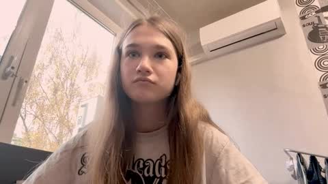 Snapshot of jewelldurham chatting on 10/25/25, 09:17 Helgi online show from 10/25/25, 09:17