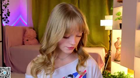 Gwen online show from 04/28/26, 08:14