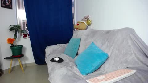 Snapshot of jezabel_purple chatting on 11/21/25, 10:47 Camila online show from 11/21/25, 10:47