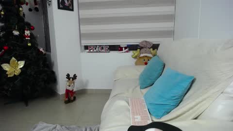 Snapshot of jezabel_purple chatting on 11/26/25, 10:38 Camila online show from 11/26/25, 10:38