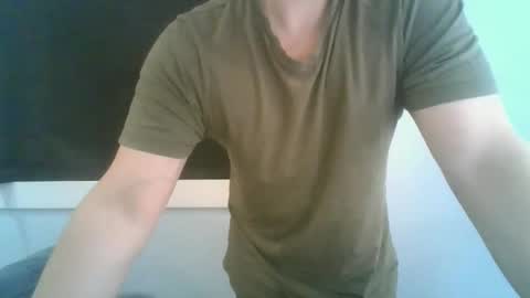 Snapshot of jezz045 chatting on 06/04/26, 01:00 jezz045 online show from 06/04/26, 01:00
