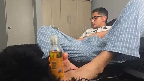 Snapshot of jhacks28 chatting on 12/13/25, 07:53 jhacks28 online show from 12/13/25, 07:53