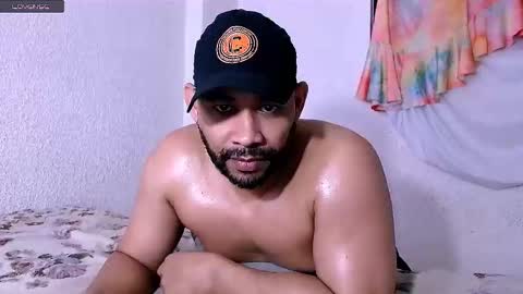 Snapshot of jho173027 chatting on 11/10/25, 01:54 En moreno online show from 11/10/25, 01:54