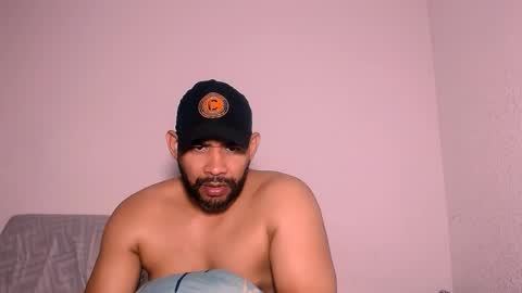 Snapshot of jho173027 chatting on 11/13/25, 01:32 En moreno online show from 11/13/25, 01:32