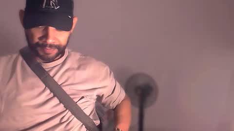 Snapshot of jho173027 chatting on 11/15/25, 07:10 En moreno online show from 11/15/25, 07:10