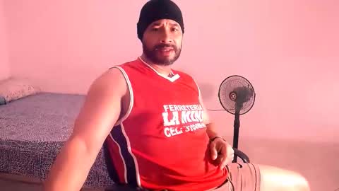 Snapshot of jho173027 chatting on 11/17/25, 12:49 En moreno online show from 11/17/25, 12:49