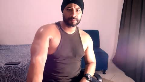 Snapshot of jho173027 chatting on 11/17/25, 03:51 En moreno online show from 11/17/25, 03:51