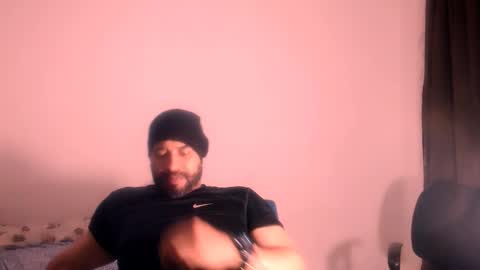 Snapshot of jho173027 chatting on 11/18/25, 04:28 En moreno online show from 11/18/25, 04:28