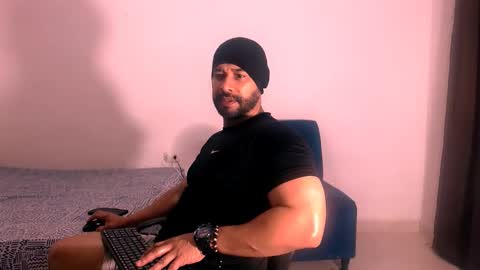 Snapshot of jho173027 chatting on 11/19/25, 06:30 En moreno online show from 11/19/25, 06:30