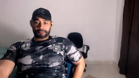 Snapshot of jho173027 chatting on 11/22/25, 05:12 En moreno online show from 11/22/25, 05:12