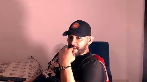 Snapshot of jho173027 chatting on 11/24/25, 03:17 En moreno online show from 11/24/25, 03:17