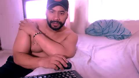 Snapshot of jho173027 chatting on 11/27/25, 12:18 En moreno online show from 11/27/25, 12:18