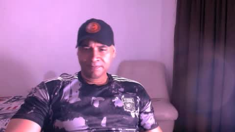 Snapshot of jho173027 chatting on 11/28/25, 09:28 En moreno online show from 11/28/25, 09:28