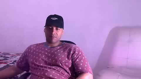 Snapshot of jho173027 chatting on 11/30/25, 11:47 En moreno online show from 11/30/25, 11:47