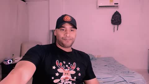 Snapshot of jho173027 chatting on 12/04/25, 03:38 En moreno online show from 12/04/25, 03:38