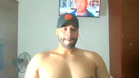 Snapshot of jho173027 chatting on 12/13/25, 08:25 En moreno online show from 12/13/25, 08:25