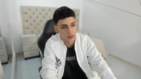 jhoanleandro online show from 10/19/25, 05:08