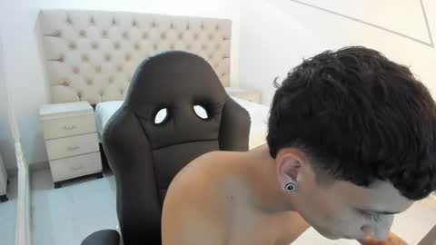 jhoanleandro online show from 10/25/25, 04:20