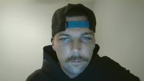 Snapshot of jholls chatting on 10/12/25, 01:26 jholls online show from 10/12/25, 01:26