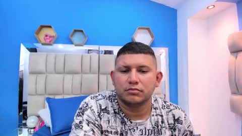 jhon_and_catalina online show from 10/24/25, 02:24